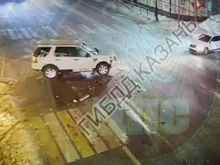 В Казани после ДТП с внедорожником, водитель легковушки сбил 15-летнего пешехода