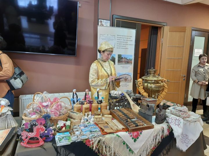 В Чистополе организовали выставку товаров и достижений местных предприятий
