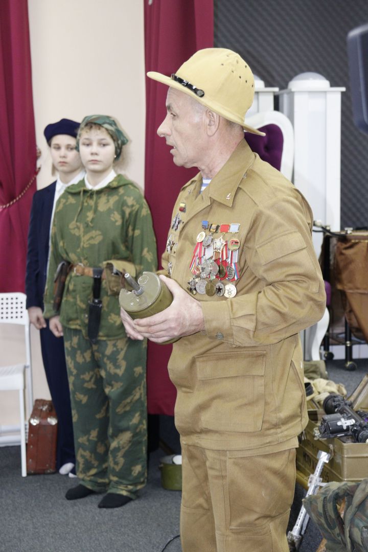 Чистопольским школьникам показали экспонаты музея боевой славы и рассказали о подвигах земляков на фронте