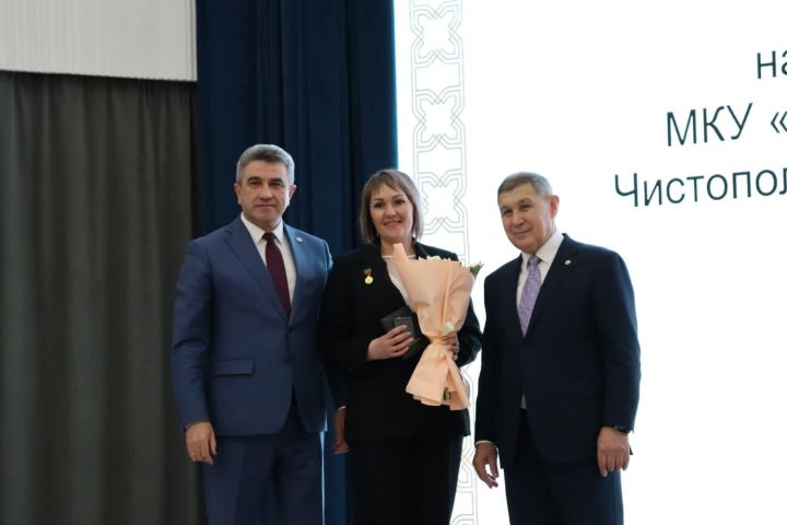 Жительница Чистополя удостоена нагрудного знака «За заслуги в образовании»