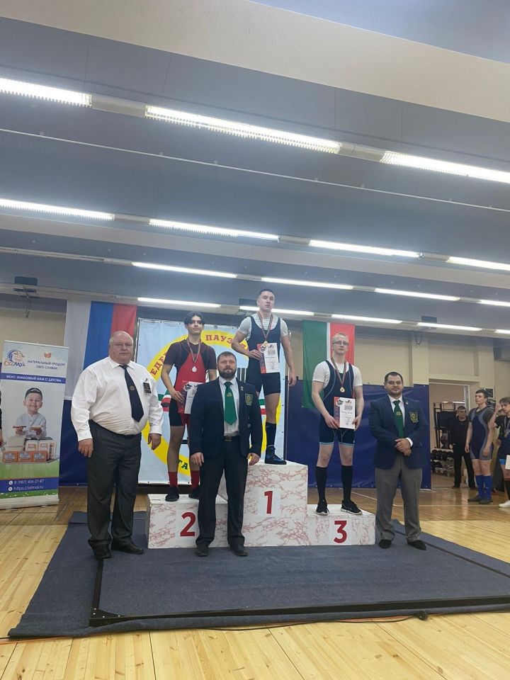 Чистопольские спортсмены завоевали медали на Первенстве РТ по пауэрлифтингу