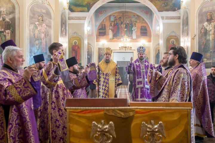 Епископ Пахомий совершил панихиду по жертвам теракта в «Крокус Сити Холле»