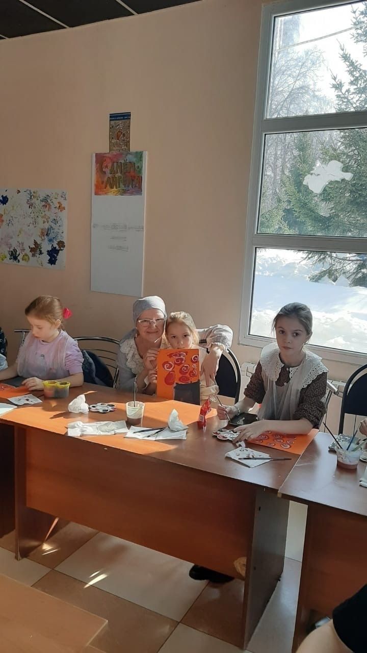 Воспитанники чистопольской воскресной школы сделали весенние открытки