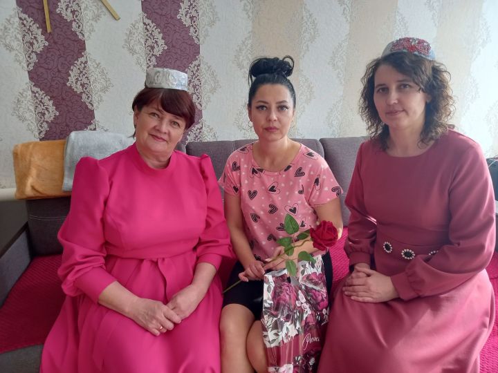 В Чистопольском районе матерей и жен участников СВО поздравили с предстоящим женским днем
