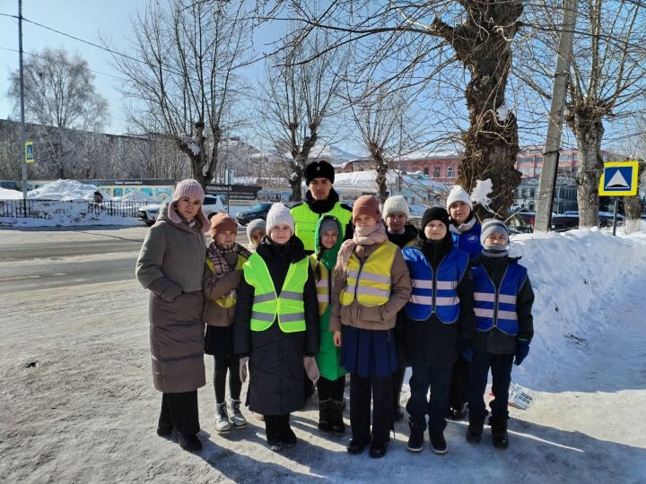 Чистопольских автоледи поздравили с наступающим праздником