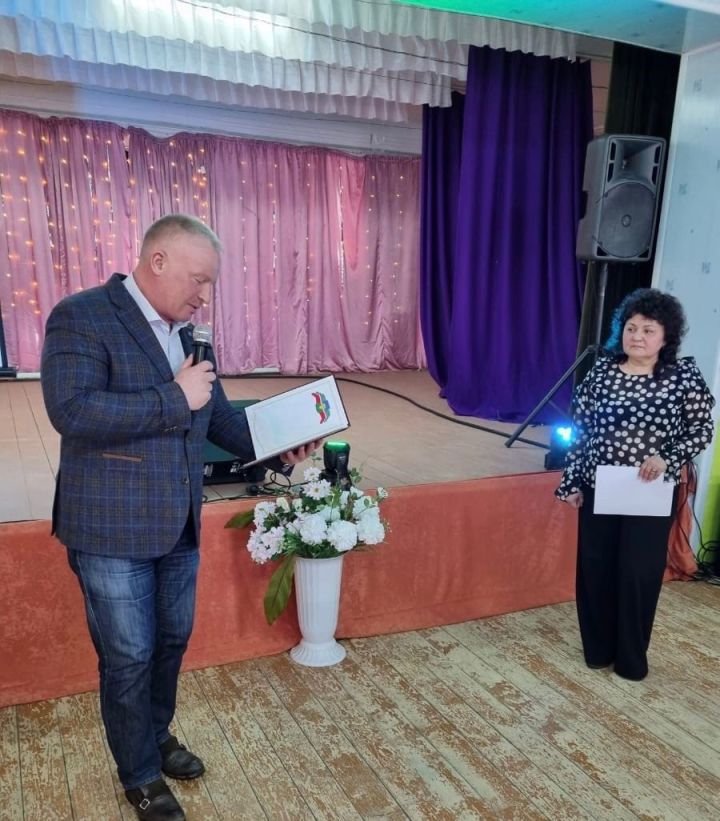 Глава Чистопольского района поздравил участниц волонтерского движения «Чистополь-фронту»