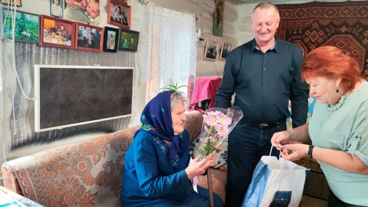 Жительницу Чистопольского района поздравили с 85-летием