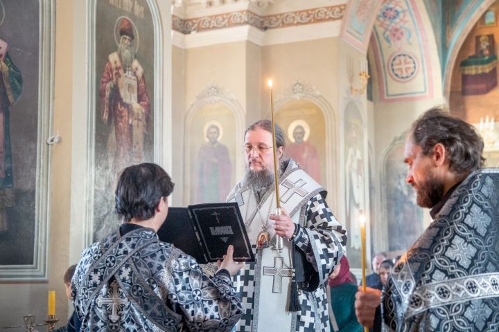 Епископ Пахомий совершил Пассию в чистопольском соборе
