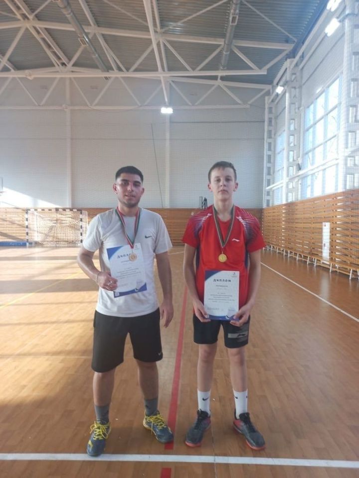 Чистопольские бадминтонисты вернулись с медалями с соревнований