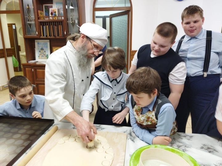 Для учеников Чистопольской школы провели мастер-класс по выпечке просфор