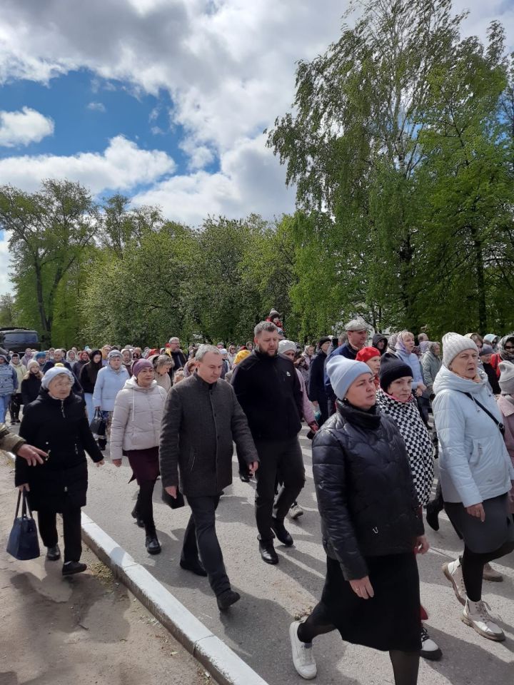 Чистопольцы прошли крестным ходом по одной из главных улиц города (фоторепортаж)