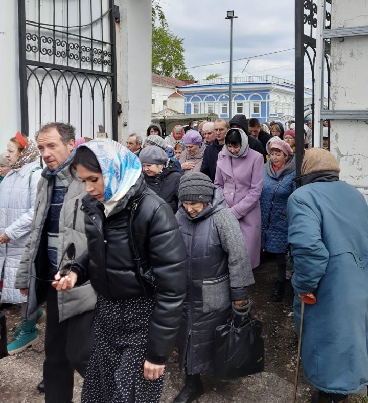 Чистопольцы прошли крестным ходом по одной из главных улиц города (фоторепортаж)