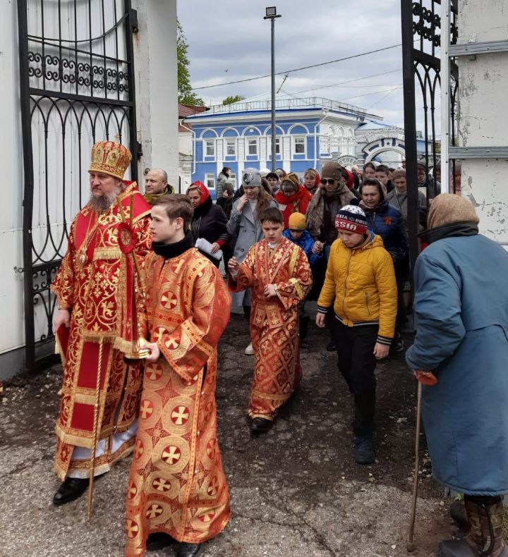 Чистопольцы прошли крестным ходом по одной из главных улиц города (фоторепортаж)