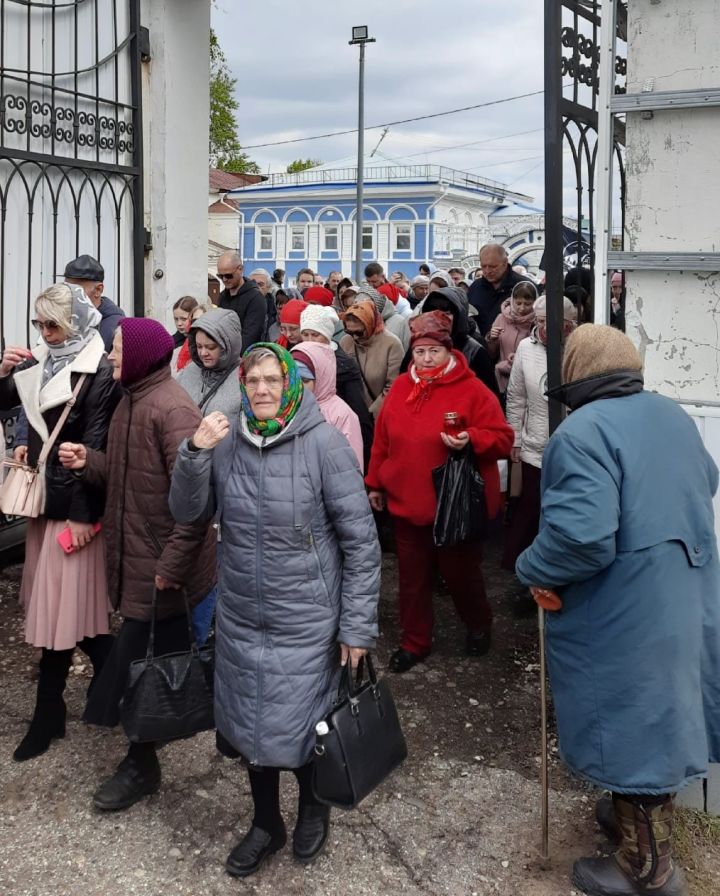 Чистопольцы прошли крестным ходом по одной из главных улиц города (фоторепортаж)