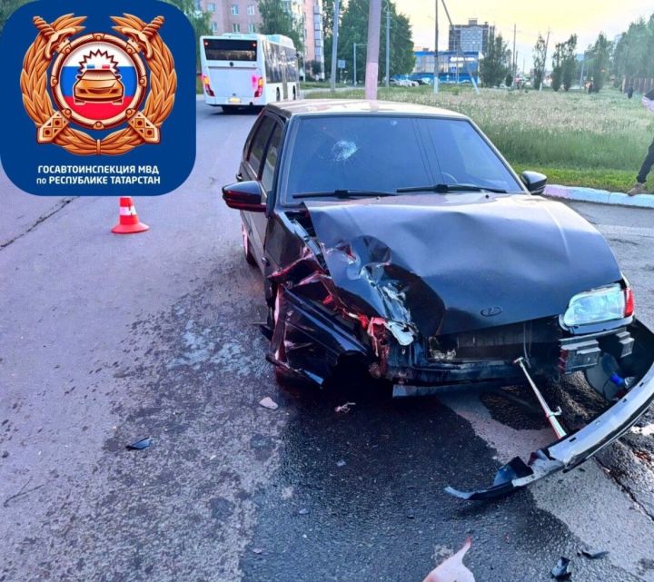 В Нижнекамске водитель легковушки устроил ДТП во время обгона