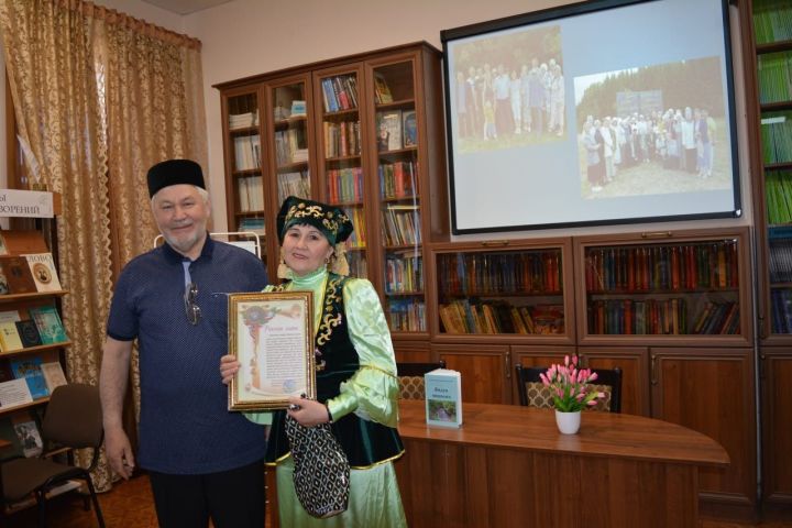 Чистай үзәк китапханәсендә Әлфия Сибгатуллинаның китабын тәкъдир итү кичәсе узды