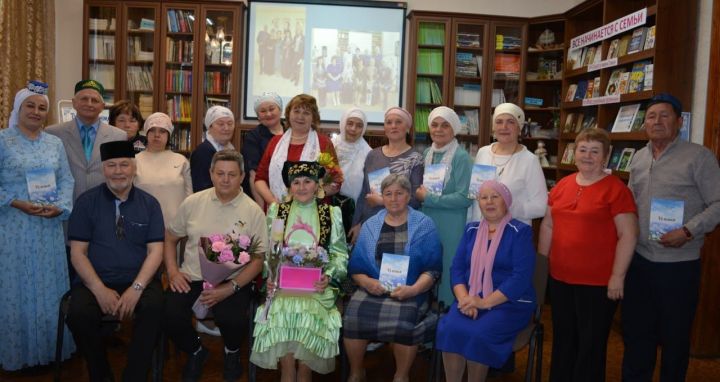 Чистай үзәк китапханәсендә Әлфия Сибгатуллинаның китабын тәкъдир итү кичәсе узды