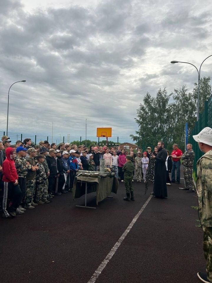 Тимофей Маташов рассказал ребятам военно-патриотического лагеря о гуманитарных поездках в зону проведения СВО