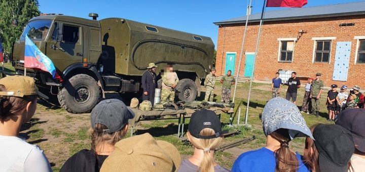 Чистопольский священник провел тематическое занятие для воспитанников лагеря «Вымпел»