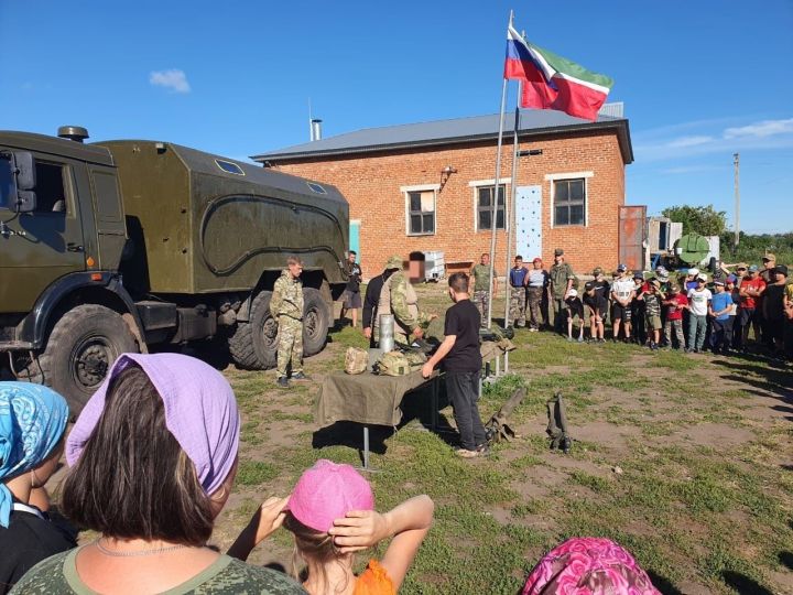 Чистопольский священник провел тематическое занятие для воспитанников лагеря «Вымпел»