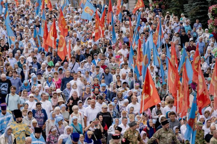 Священнослужители и прихожане храмов Чистопольской епархии приняли участие в крестном ходе