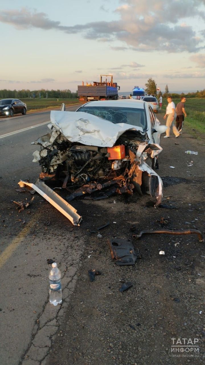 На трассе Казань — Оренбург столкнулись две иномарки