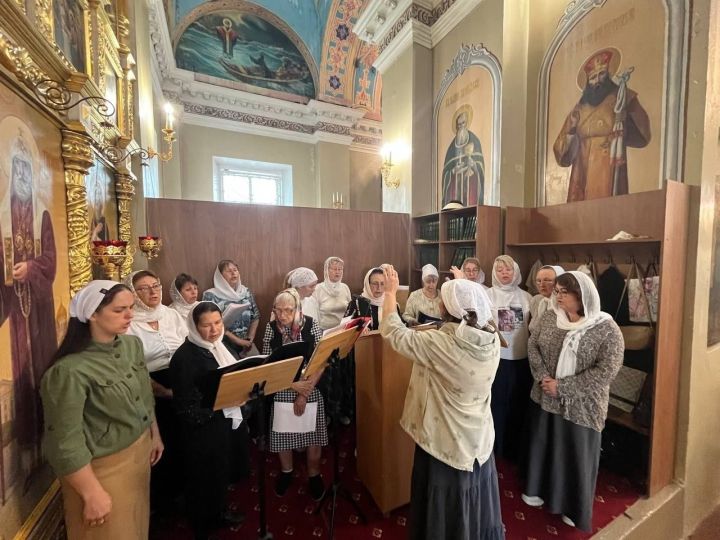 Народный хор чистопольского собора впервые принял участие в архиерейском богослужении