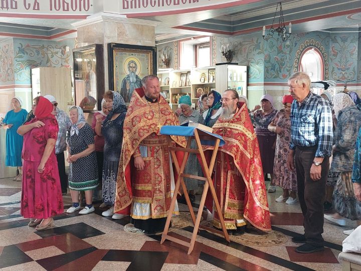 Молебен о страждущих от алкоголизма и наркомании прошел в храмах Чистопольской епархии