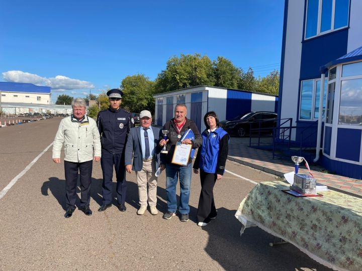 Представители старшего поколения боролись за победу в конкурсе водительского мастерства