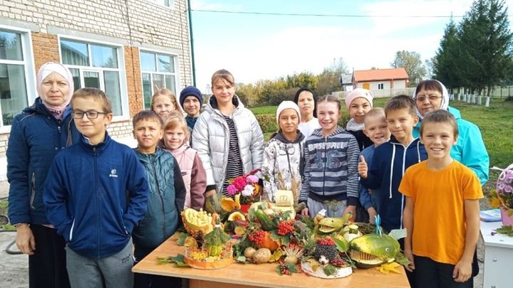 Загадки, песни, игры: для детей села Чистопольского района провели конкурсно-игровую программу «Осенний бал»