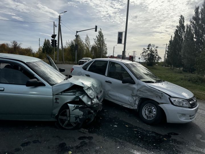 В Чистополе столкнулись две Лады