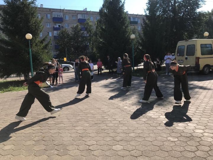Праздничный концерт для избирателей организовали в Молодежном центре