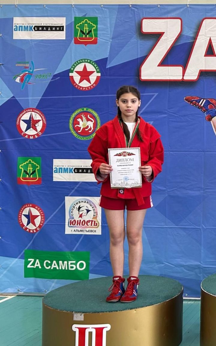 Чистопольские самбистки представят Татарстан на соревнованиях ПФО по самбо