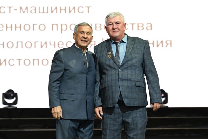 Чистайлы Рәис Ибраһимовка «ТРның атказанган авыл хуҗалыгы механизаторы» дигән мактаулы исем бирелде