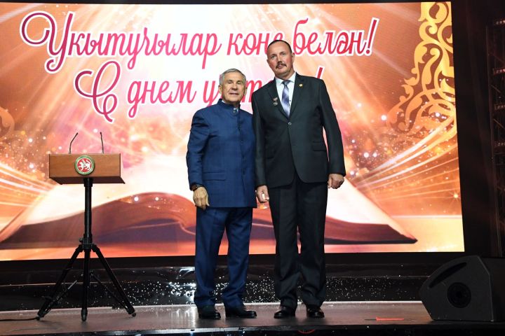 Чистай районы укытучысына дәүләт бүләге тапшырылды
