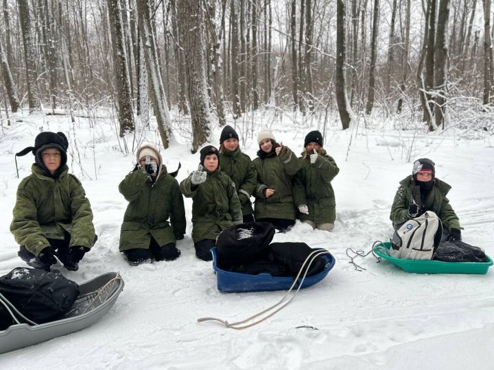 Воспитанники ВПК «Рубеж» провели учебный поход в зимний лес для сплочения коллектива