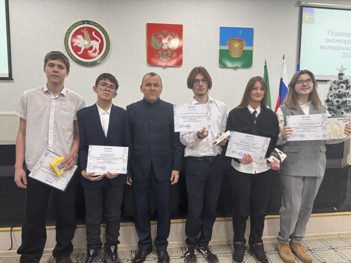 Чистайда ришвәтчелеккә каршы тематикадагы иң яхшы иҗади эшләр авторлары бүләкләнде