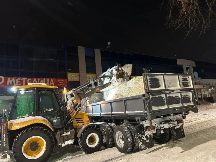 4 көн эчендә шәһәр урамнарыннан 1100 кубометр кар чыгарылган