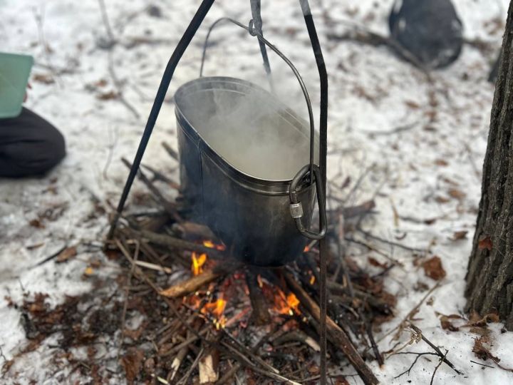Воспитанники ВПК «Рубеж» провели учебный поход в зимний лес для сплочения коллектива