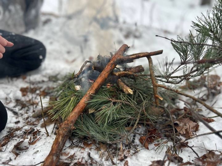 Воспитанники ВПК «Рубеж» провели учебный поход в зимний лес для сплочения коллектива