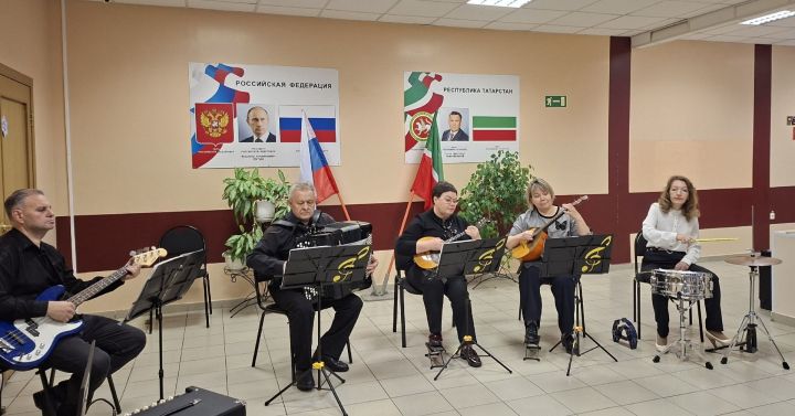В чистопольском лицее прошел концерт народной музыки