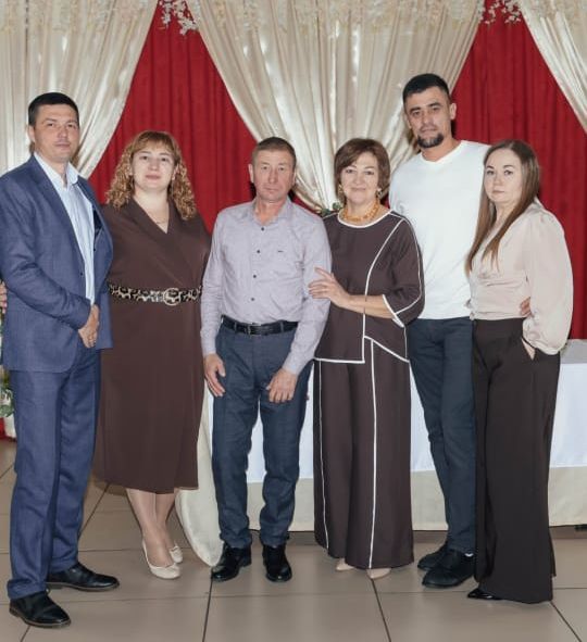 Эш сөйгәнне ил сөя