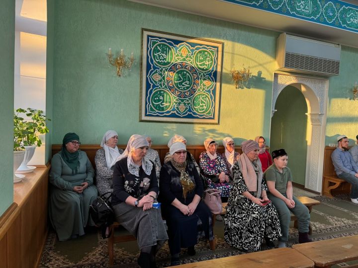 «Әнәс» мәчетендә махсус хәрби операциядә катнашучыларга һәм аларның якыннарына ифтар үткәрелде