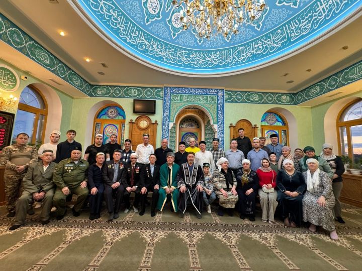 «Әнәс» мәчетендә махсус хәрби операциядә катнашучыларга һәм аларның якыннарына ифтар үткәрелде