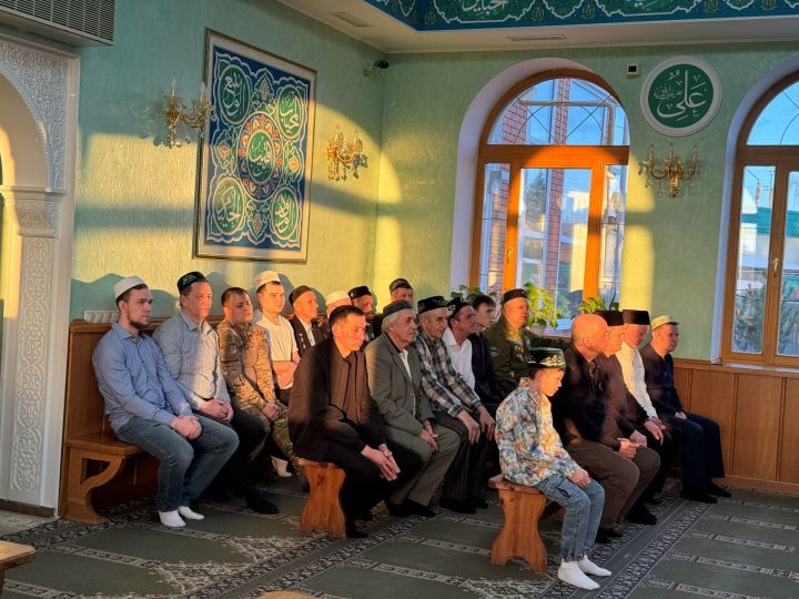 «Әнәс» мәчетендә махсус хәрби операциядә катнашучыларга һәм аларның якыннарына ифтар үткәрелде