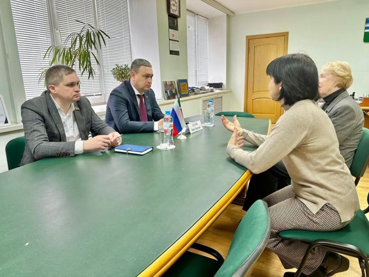Депутат Госсовета РТ Наиль Залаков провел прием граждан в Чистополе