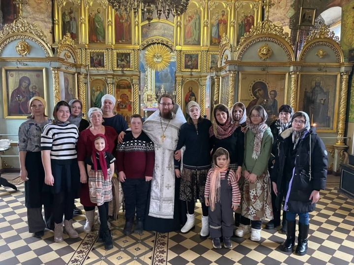 Родители и дети сообщества «БлагоДарю» посетили Казанский храм