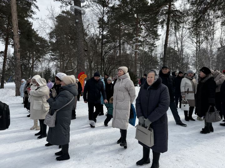 Яркое празднование Масленицы в Скарятинском саду: народные гуляния, блины и сжигание чучела