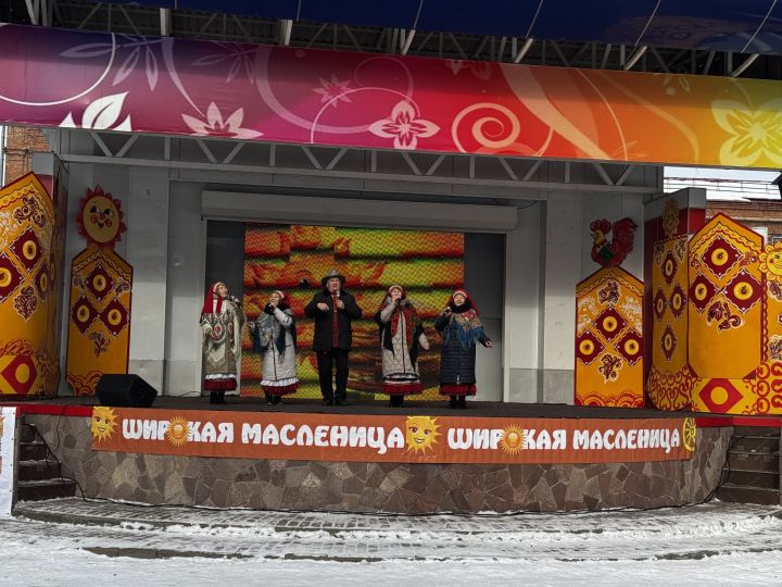 Яркое празднование Масленицы в Скарятинском саду: народные гуляния, блины и сжигание чучела