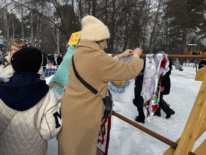 Яркое празднование Масленицы в Скарятинском саду: народные гуляния, блины и сжигание чучела